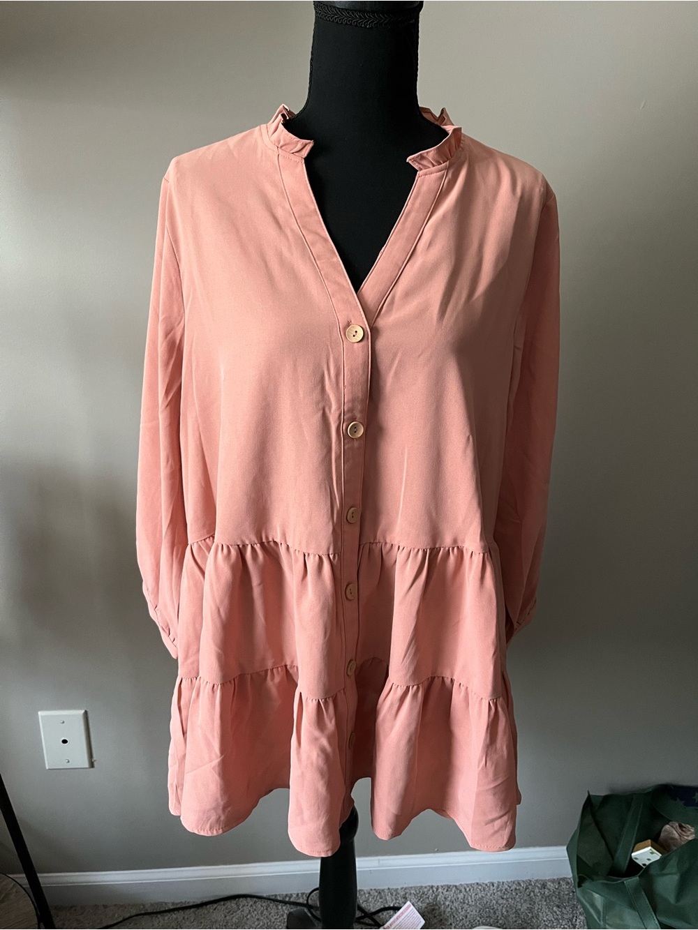 entro Peach Button-Front Tiered Tunic